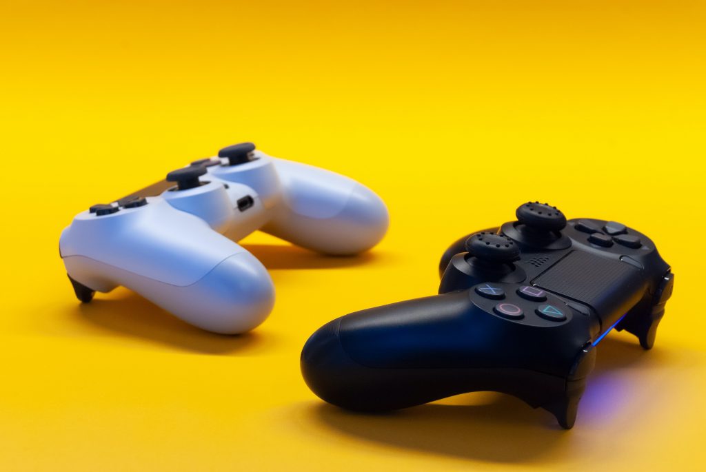 Twitch-vs-Facebook-Gaming